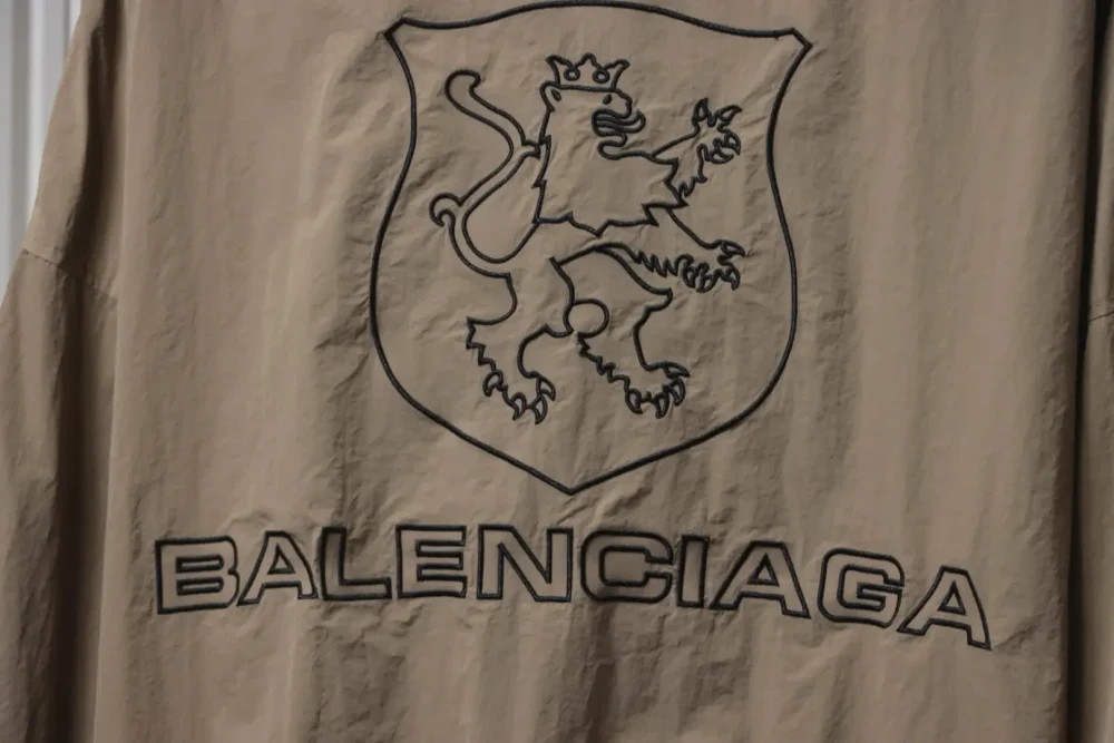 Balenciaga Reißverschlussjacke mit Buchstabenstickerei – Bild 10