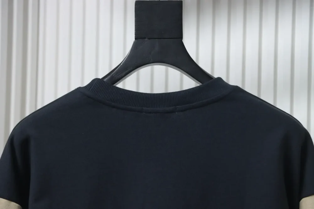 Baumwoll-Sweatshirt mit umgedrehtem Dreieck-Print und lustigem Spleißen für Paare – Bild 4