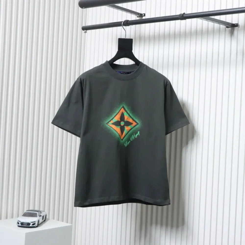 Buntes T-Shirt mit kurzen Ärmeln und Punkten – Bild 9