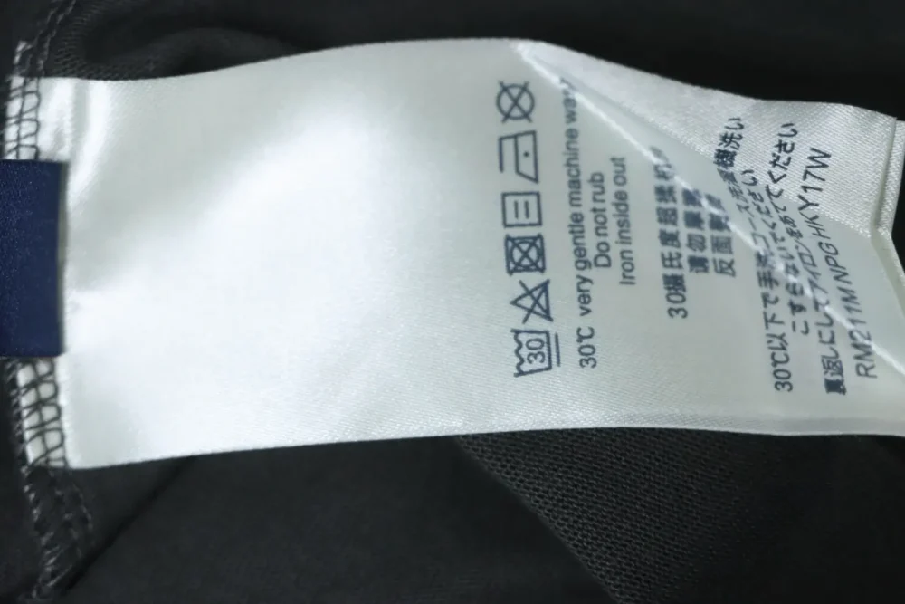 Buntes T-Shirt mit kurzen Ärmeln und Punkten – Bild 21