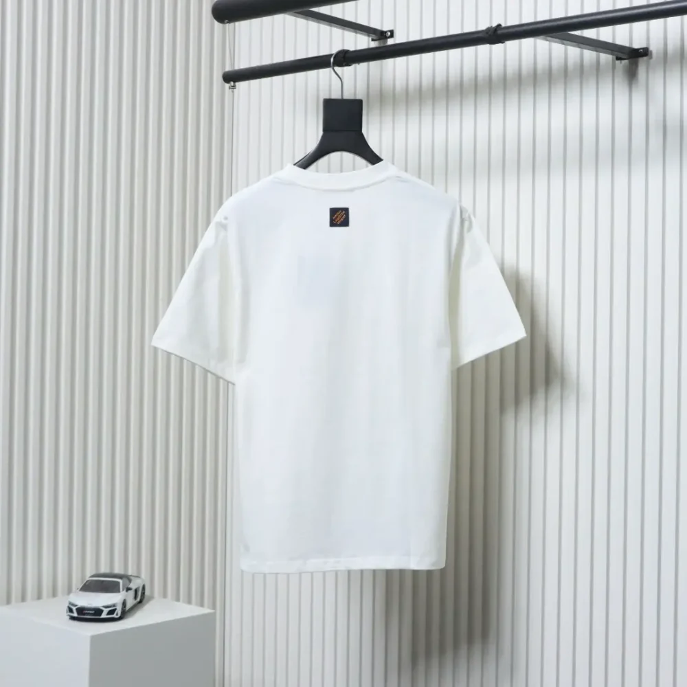 Buntes T-Shirt mit kurzen Ärmeln und Punkten – Bild 2