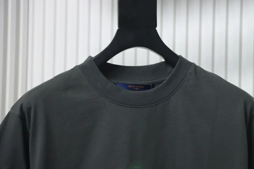 Buntes T-Shirt mit kurzen Ärmeln und Punkten – Bild 12