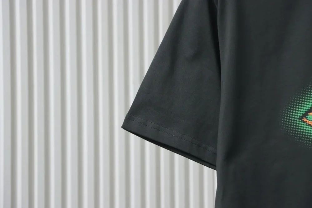 Buntes T-Shirt mit kurzen Ärmeln und Punkten – Bild 14