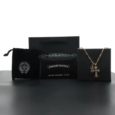 Doppelkreuz-Bambuskette mit grünem Diamanten und Gold