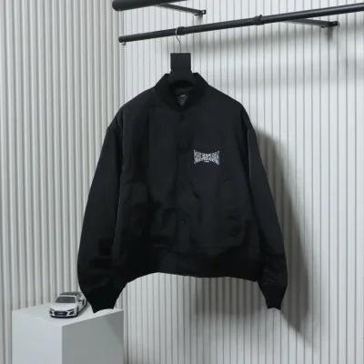 Fliegerjacke mit aufgesticktem Balenciaga 24FW-Slogan