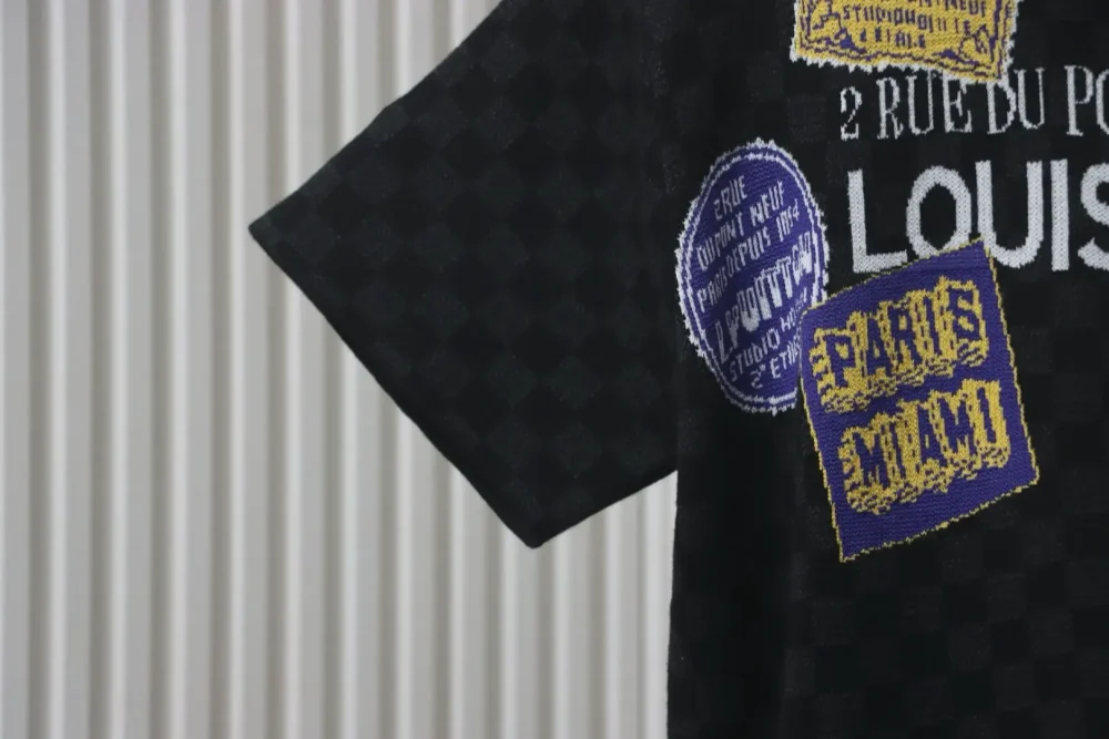 Gepäckanhänger mit Schachbrettmuster, Jacquard-Strick, kurze Ärmel – Bild 5