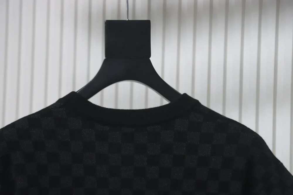 Gepäckanhänger mit Schachbrettmuster, Jacquard-Strick, kurze Ärmel – Bild 6