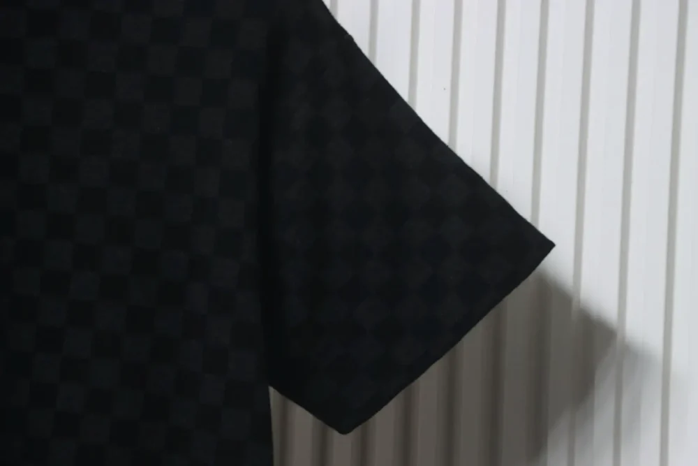 Gepäckanhänger mit Schachbrettmuster, Jacquard-Strick, kurze Ärmel – Bild 7