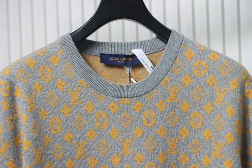 Gestricktes Kurzarm-T-Shirt mit durchgehendem Monogramm-Logo – Bild 3