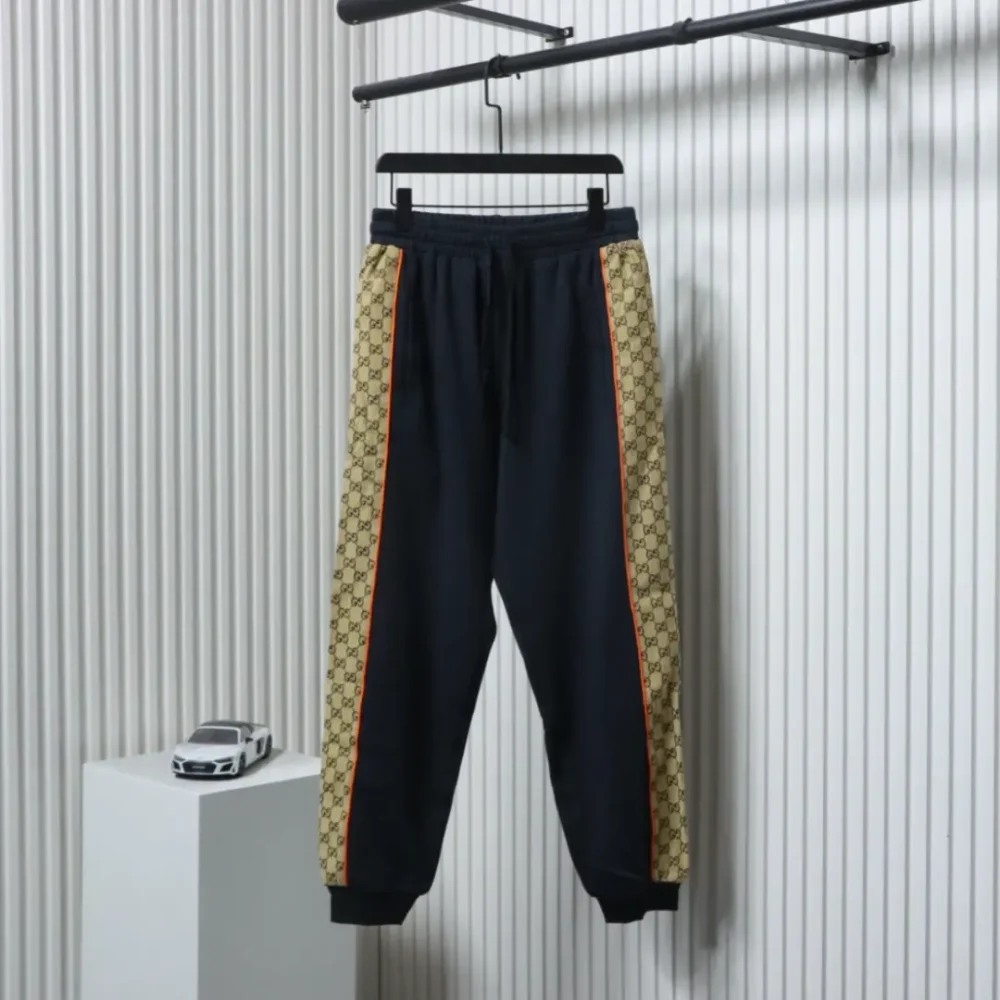 Hose mit Kordelzug und Monogramm-Nähten