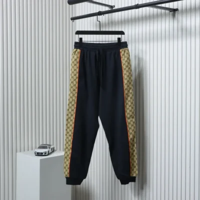 Hose mit Kordelzug und Monogramm-Nähten