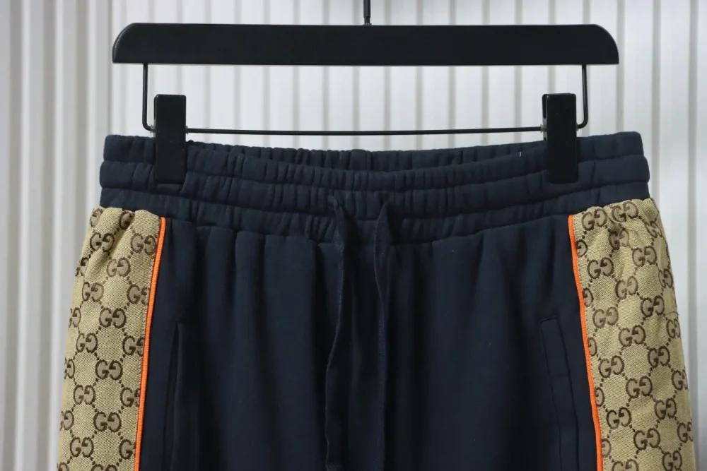 Hose mit Kordelzug und Monogramm-Nähten – Bild 3