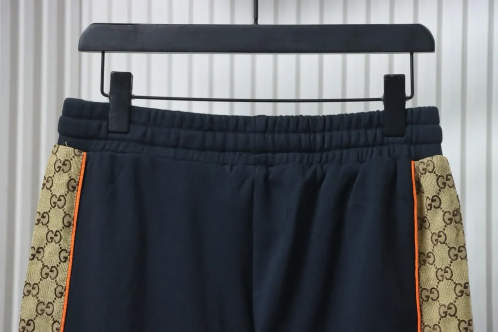 Hose mit Kordelzug und Monogramm-Nähten – Bild 8