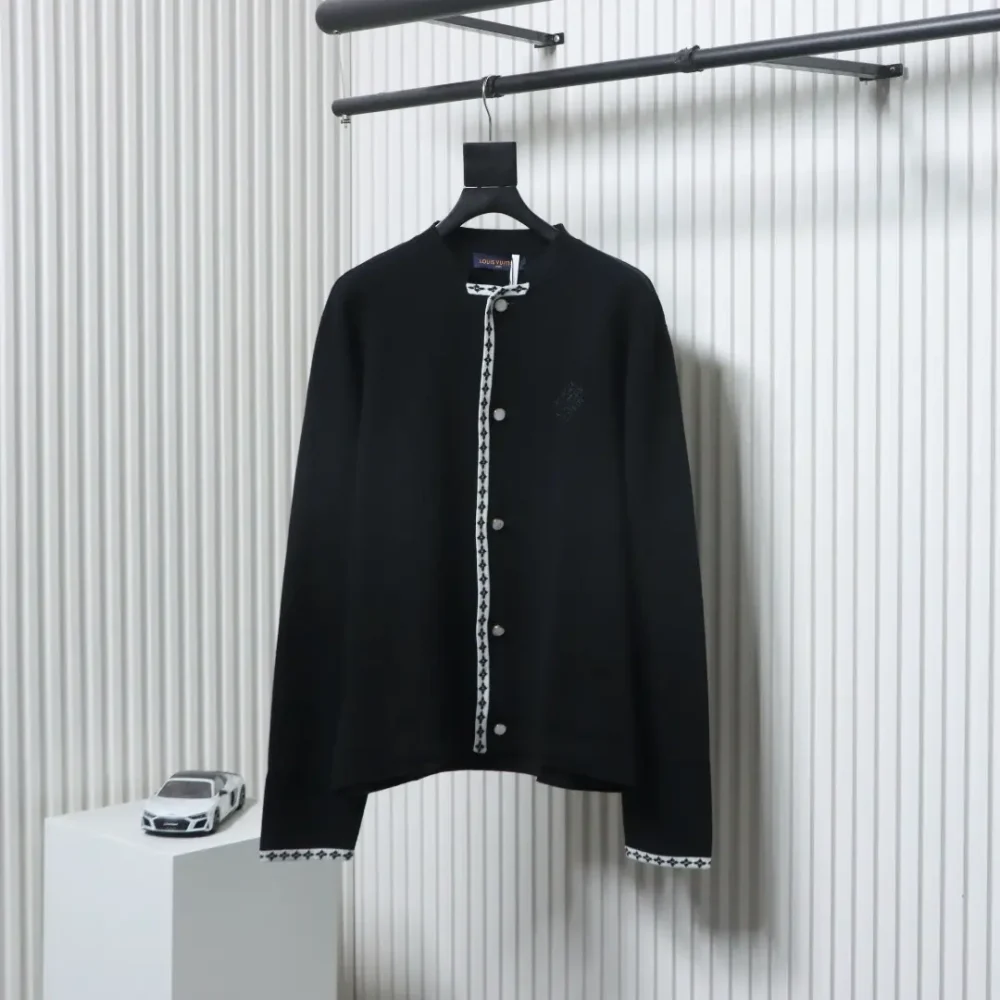 Jacke mit Knopfleiste und Rautenmuster
