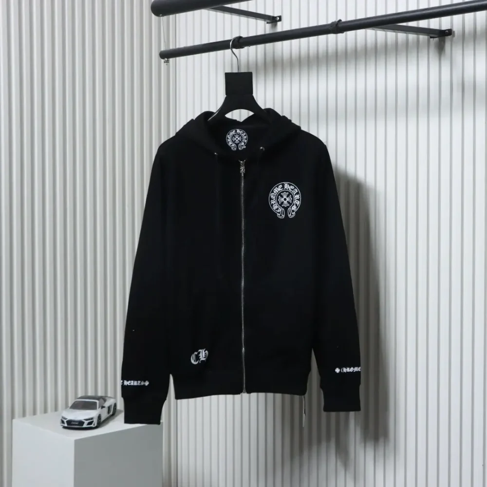 Jacke mit Reißverschluss und Sanskrit-Aufdruck an den Bündchen