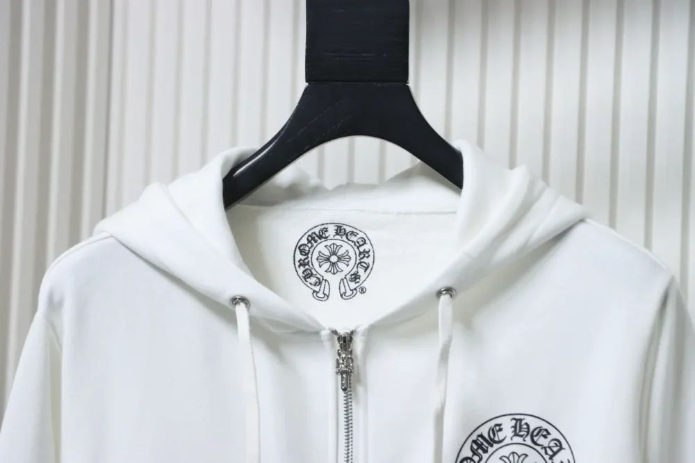 Jacke mit Reißverschluss und Sanskrit-Aufdruck an den Bündchen – Bild 14