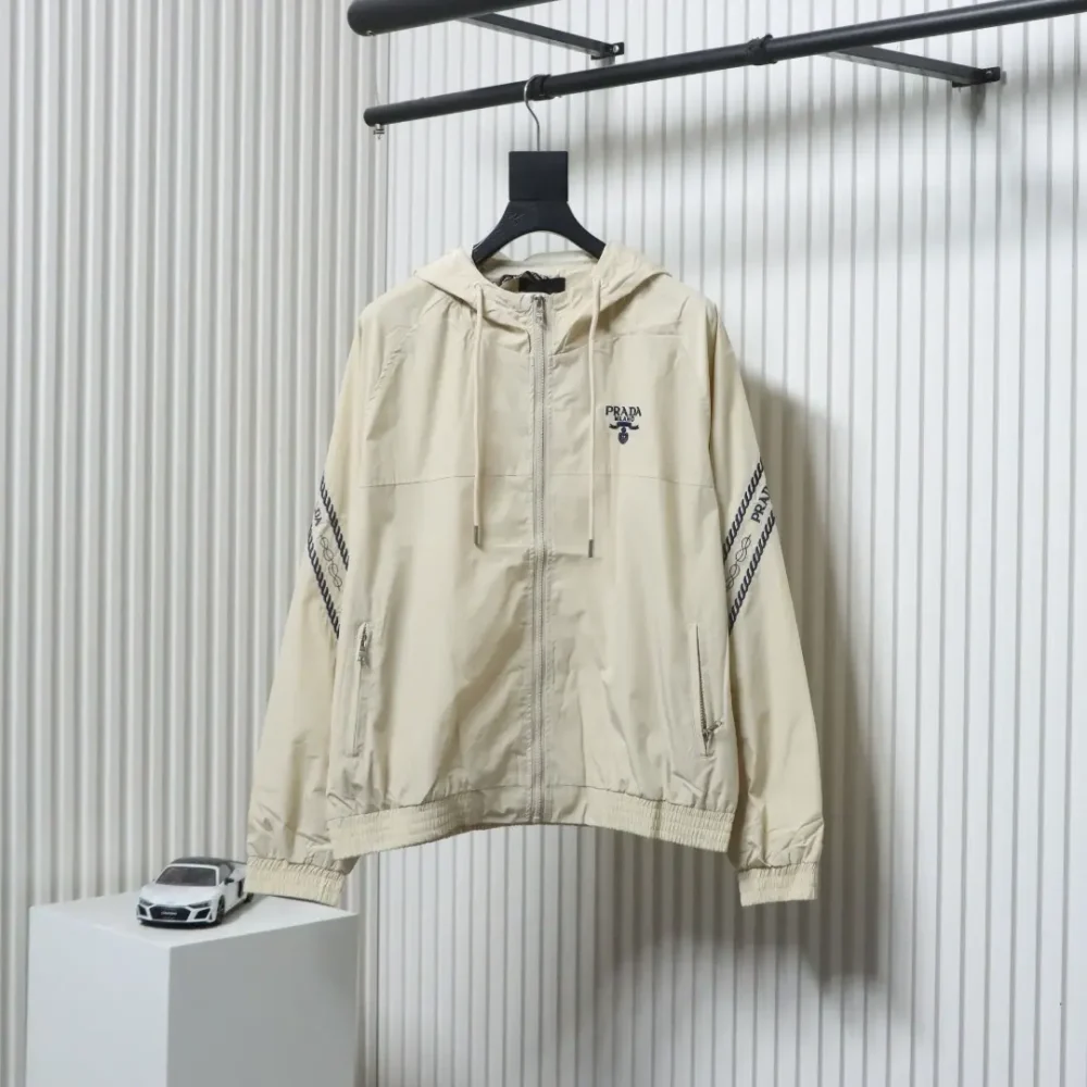 Jacke mit Reißverschluss und kleinem gesticktem Logo – Bild 11