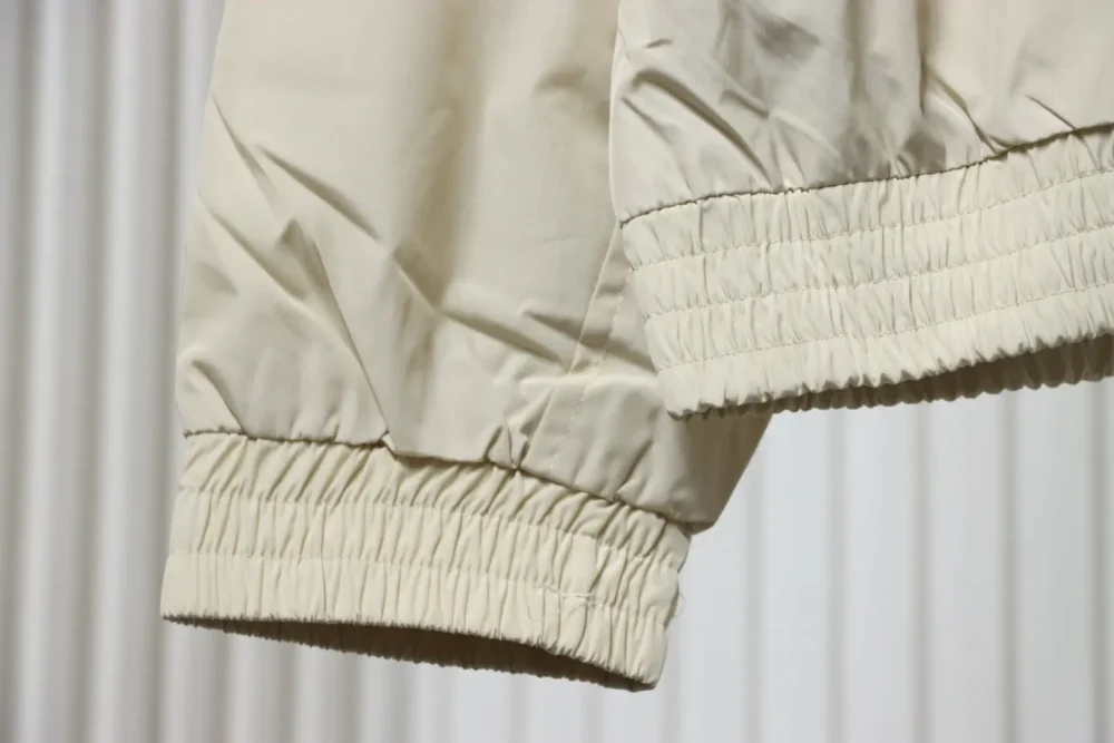Jacke mit Reißverschluss und kleinem gesticktem Logo – Bild 16