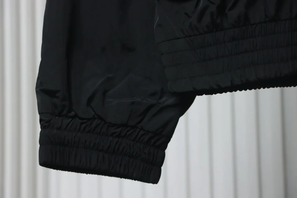 Jacke mit Reißverschluss und kleinem gesticktem Logo – Bild 7