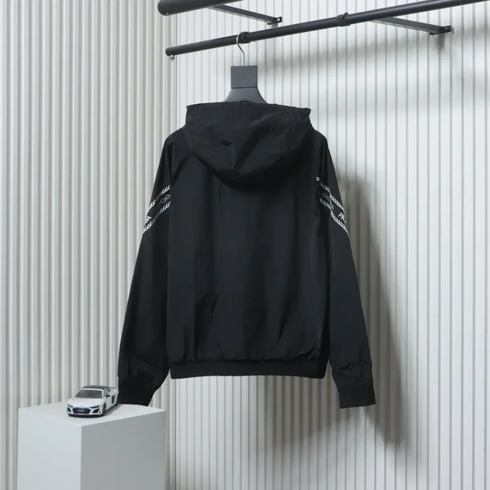 Jacke mit Reißverschluss und kleinem gesticktem Logo – Bild 2