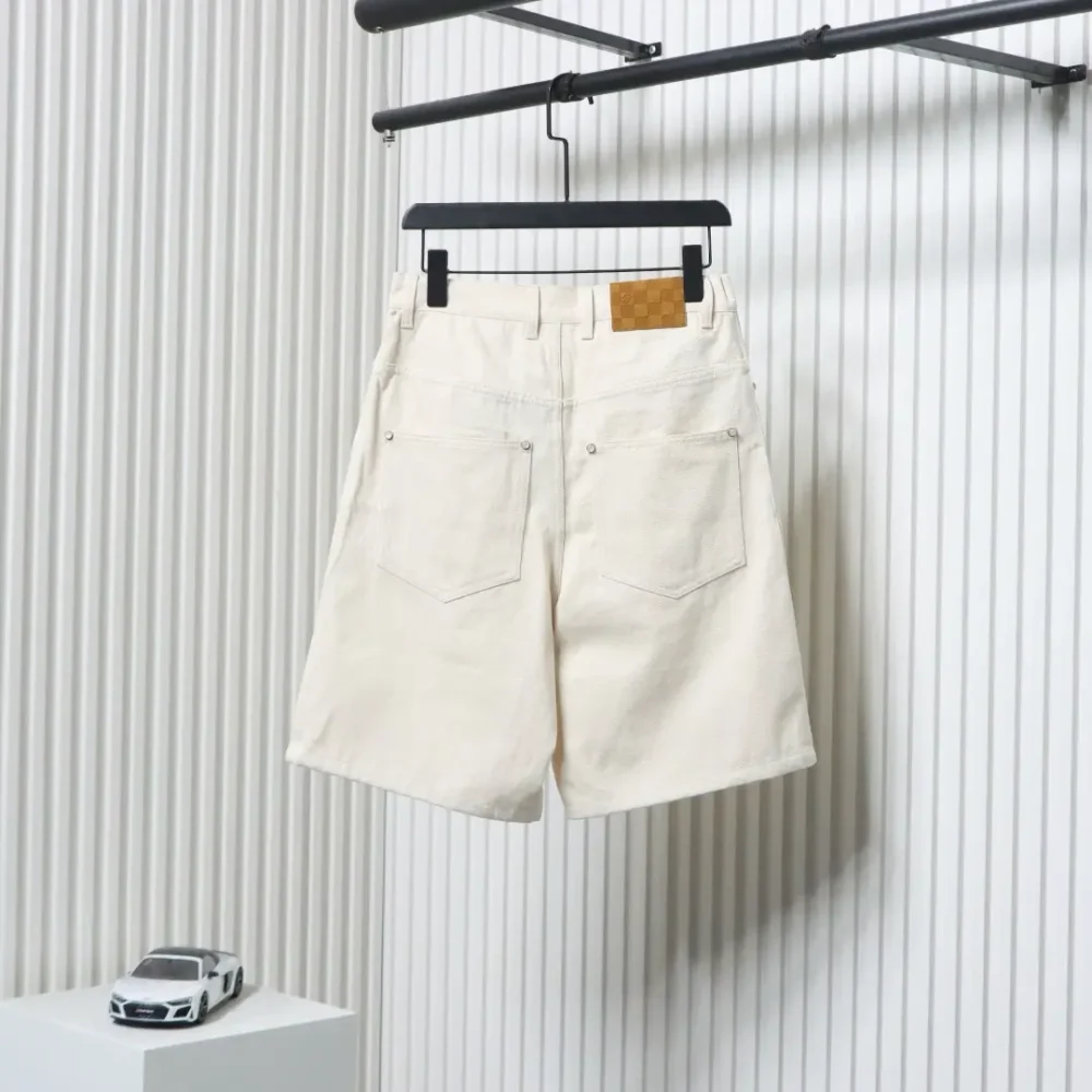 Jeansshorts mit Lederetikett auf der Tasche – Bild 2