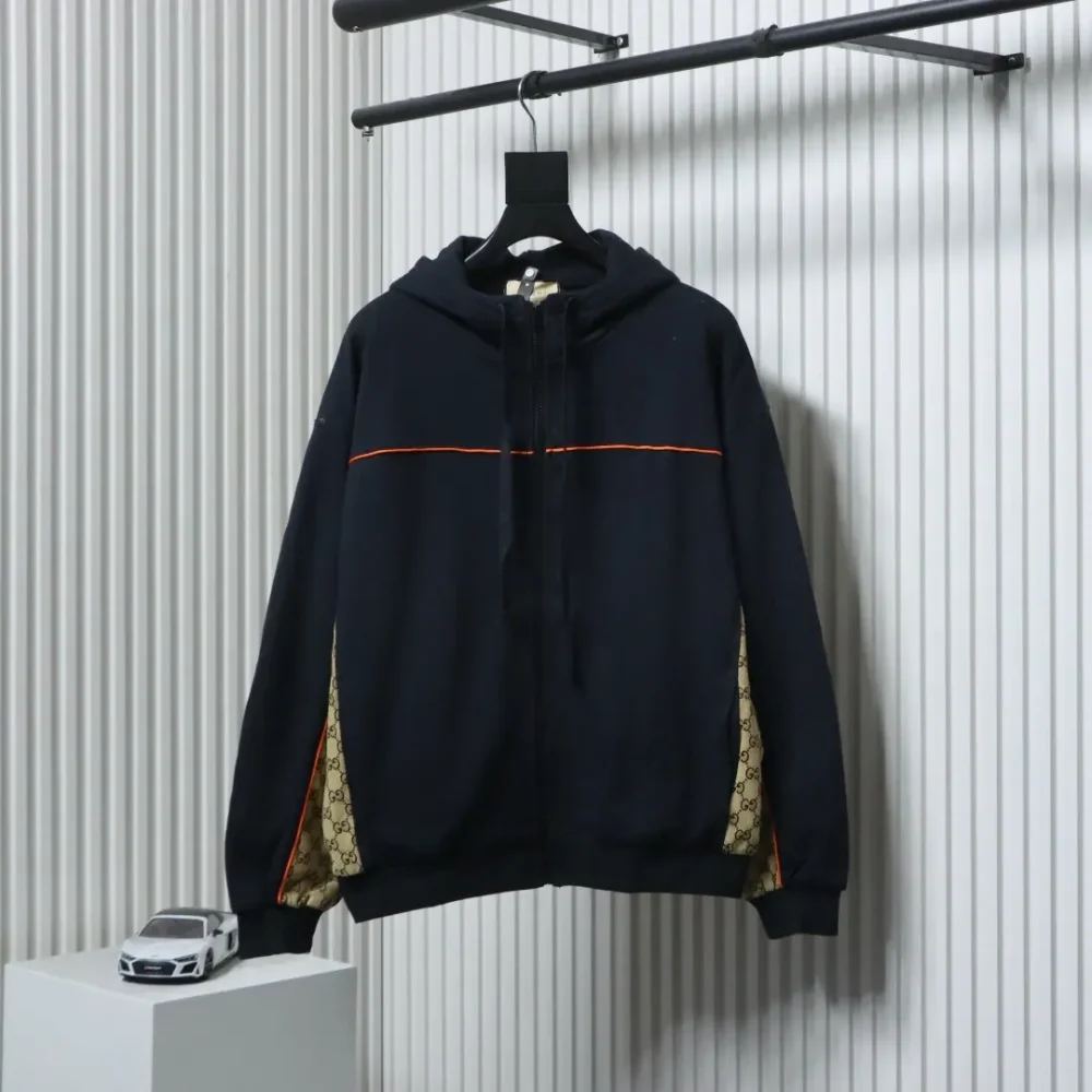 Kapuzenjacke mit Reißverschluss und Monogramm-Patchwork