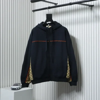 Kapuzenjacke mit Reißverschluss und Monogramm-Patchwork