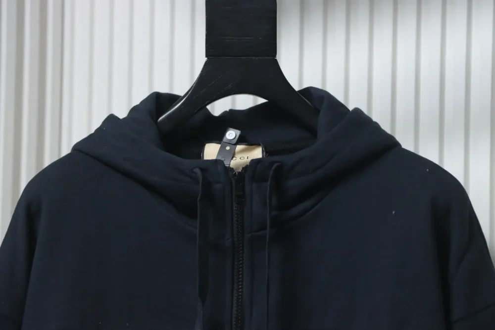 Kapuzenjacke mit Reißverschluss und Monogramm-Patchwork – Bild 3