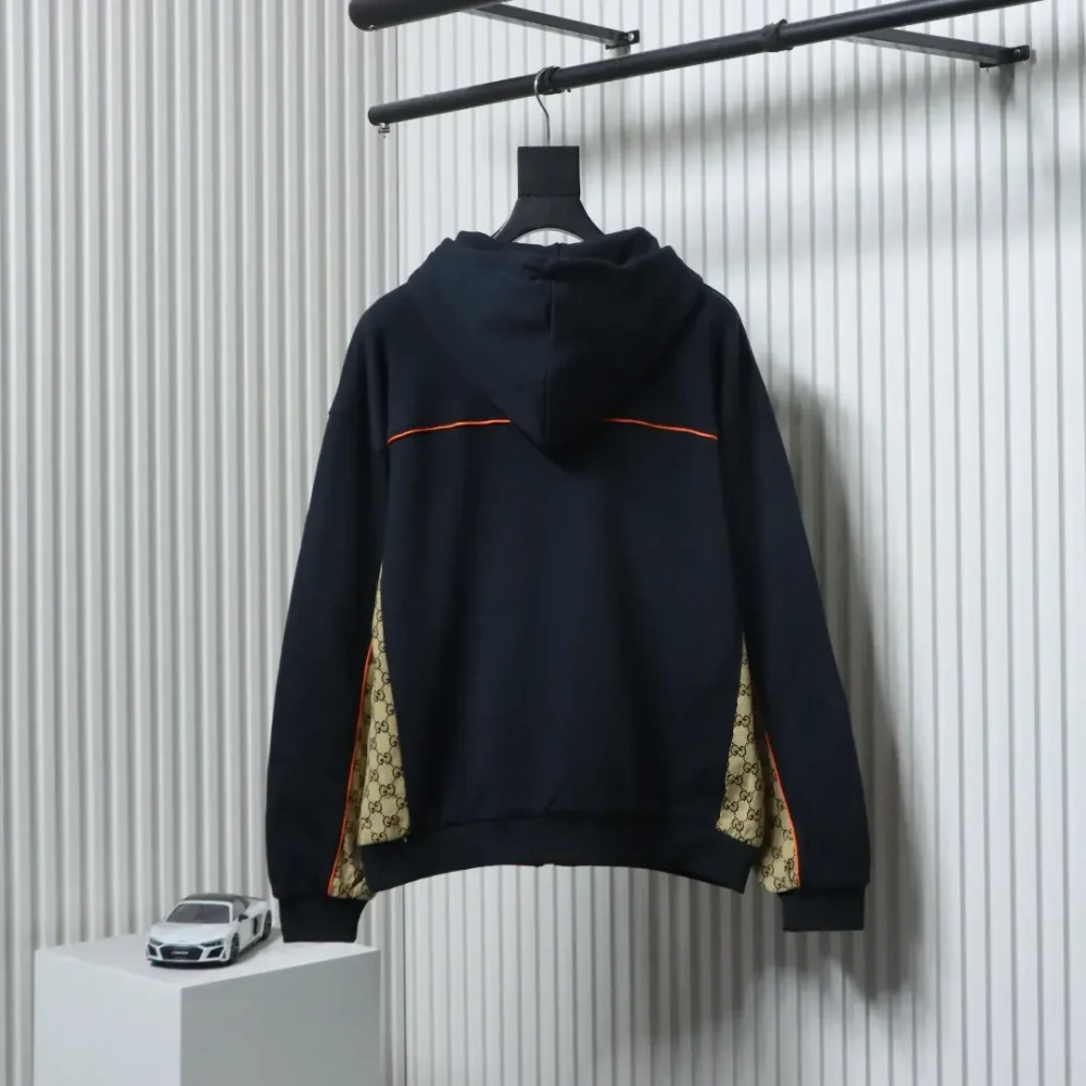Kapuzenjacke mit Reißverschluss und Monogramm-Patchwork – Bild 2