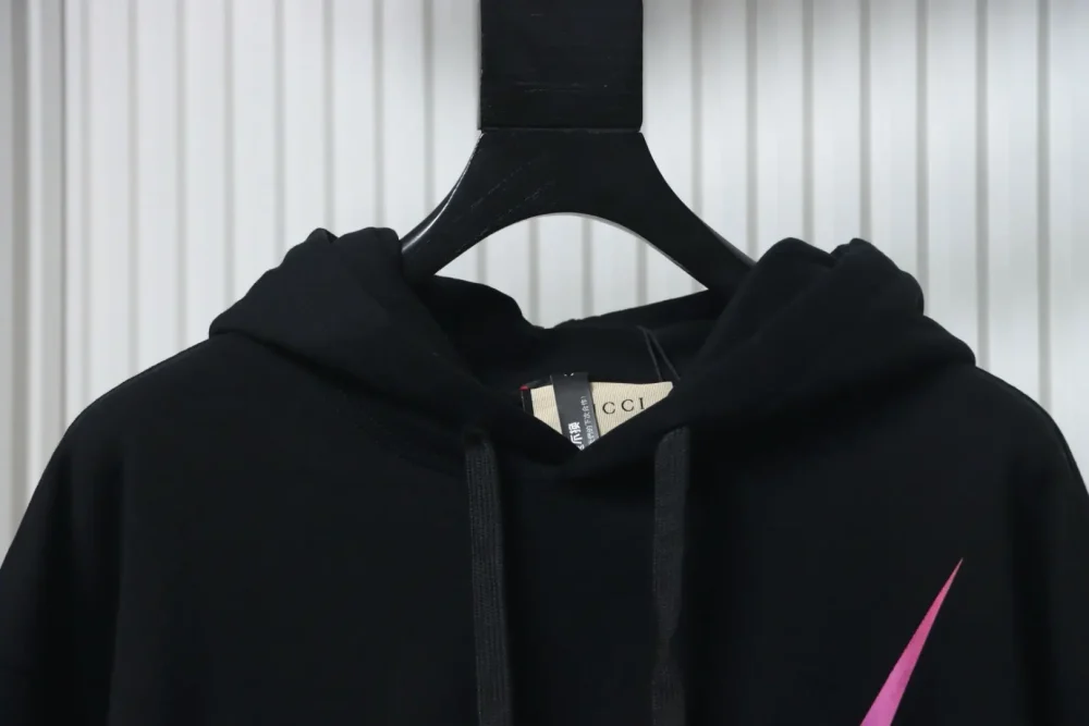 Kapuzensweatshirt mit Blitz-Print – Bild 3