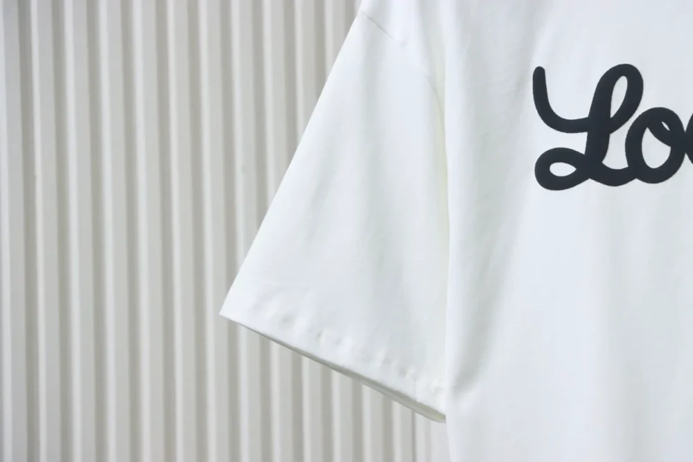 Kurzärmliges T-Shirt mit charakteristischem Schriftzug – Bild 8