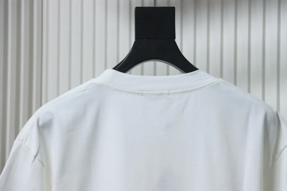 Kurzärmliges T-Shirt mit vierblättrigem Kleeblatt und silbernem Aufdruck – Bild 11