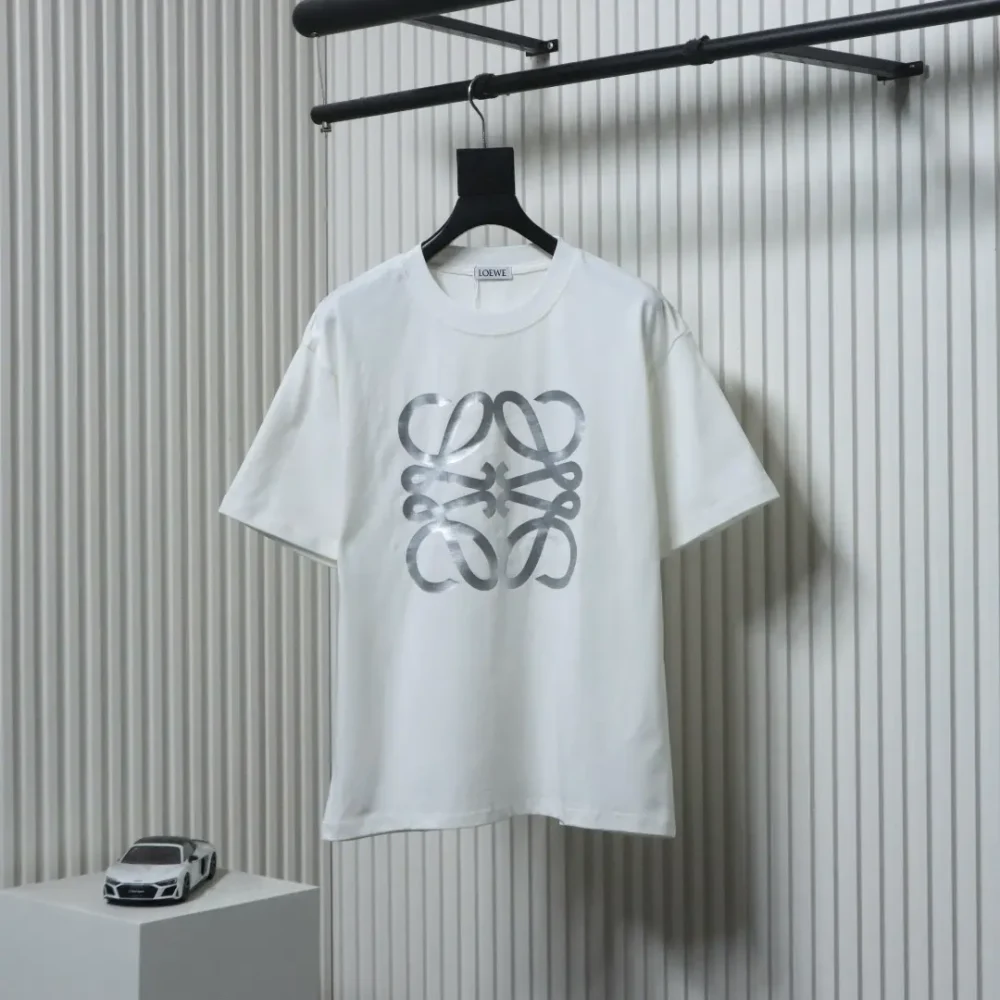 Kurzärmliges T-Shirt mit vierblättrigem Kleeblatt und silbernem Aufdruck – Bild 8