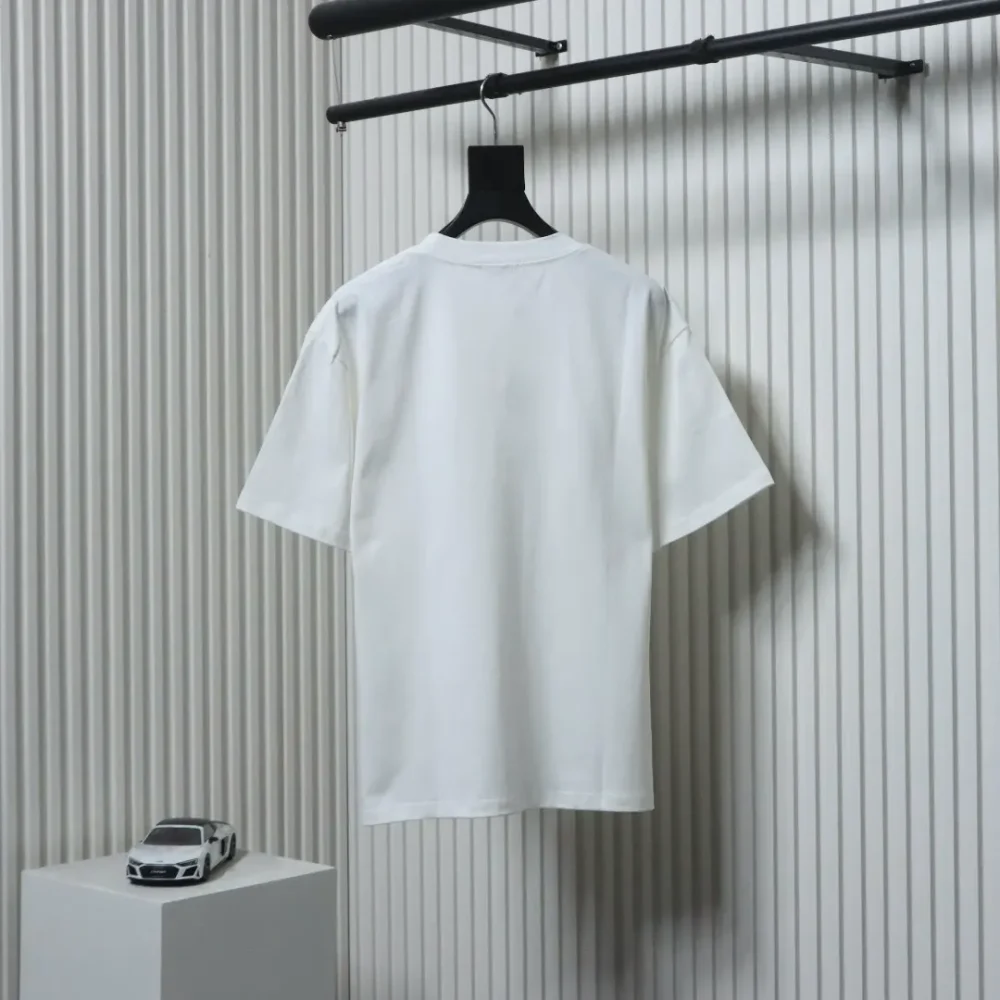 Kurzärmliges T-Shirt mit vierblättrigem Kleeblatt und silbernem Aufdruck – Bild 9