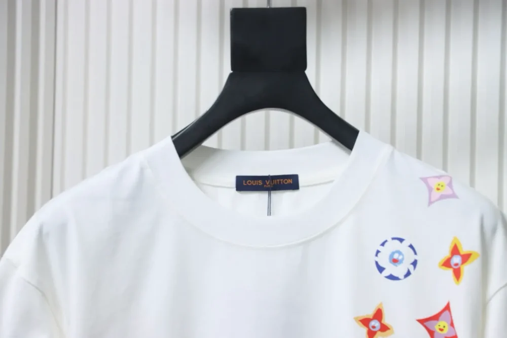 Kurzarm-T-Shirt mit Farbetikett an der Schulter – Bild 15