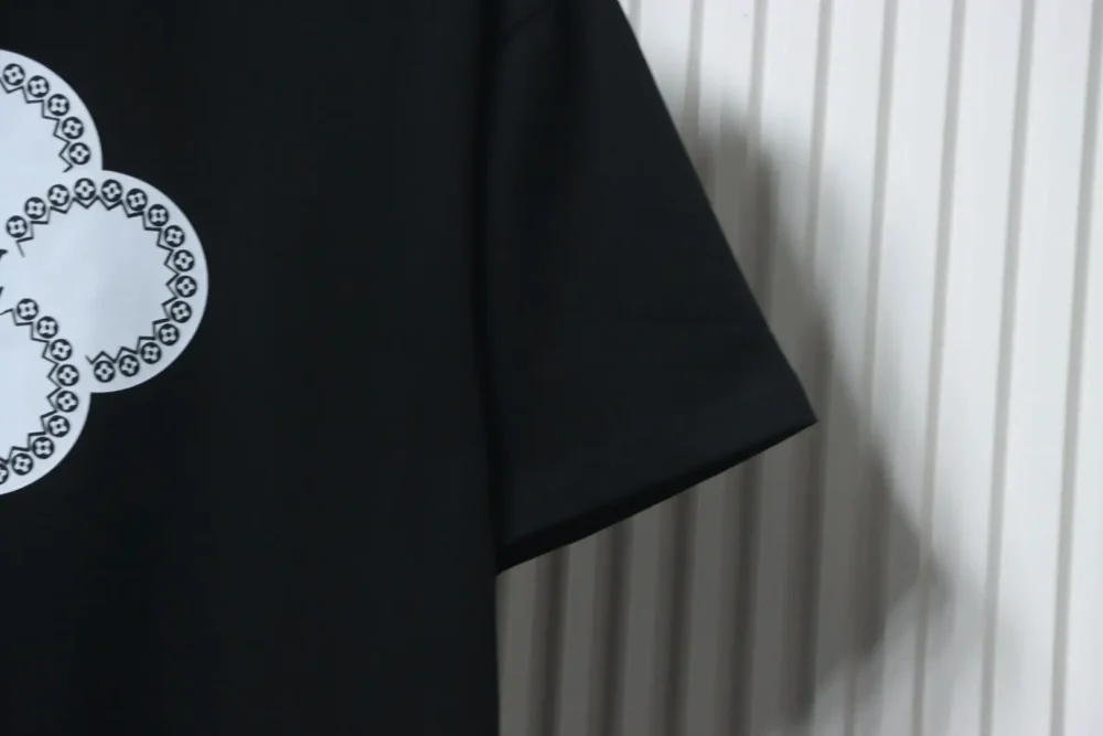 Kurzarm-T-Shirt mit vierblättrigem Kleeblatt – Bild 8