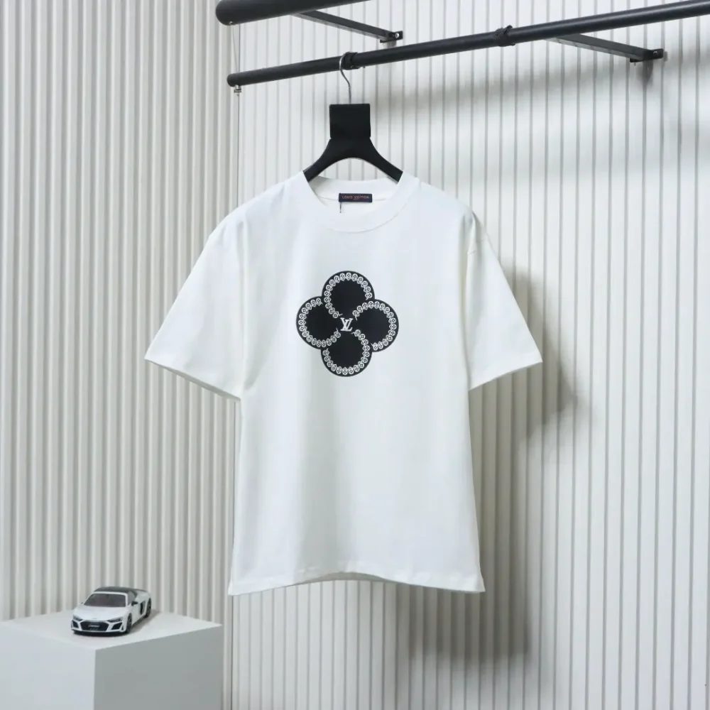 Kurzarm-T-Shirt mit vierblättrigem Kleeblatt – Bild 13