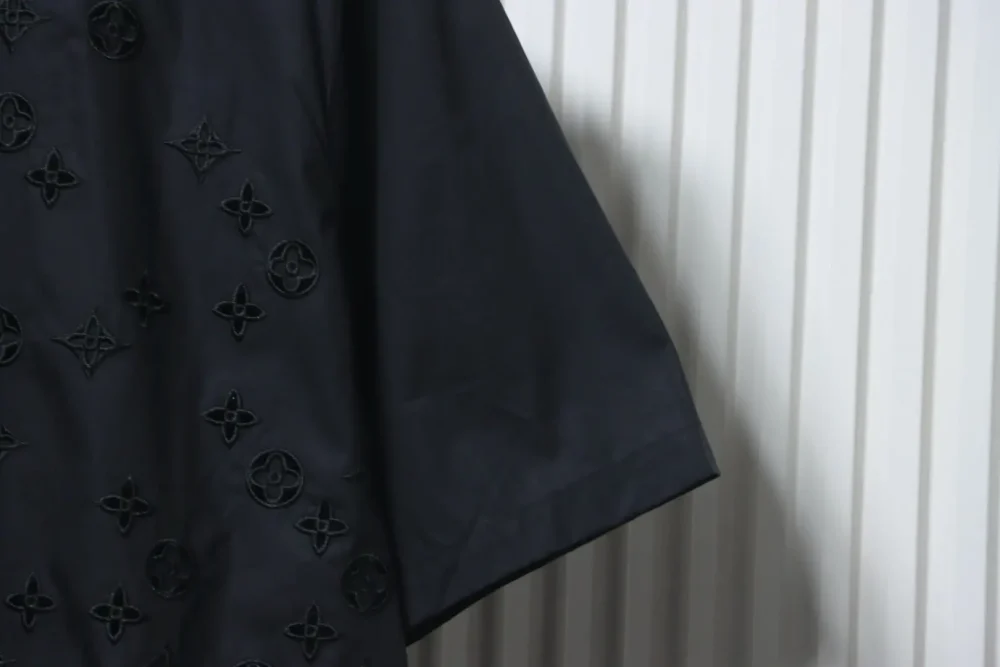 Kurzarmhemd mit Monogramm-Stickerei – Bild 7