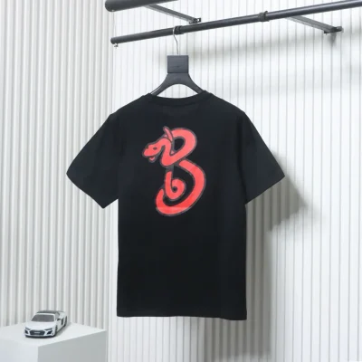Kurzarmhemd „Year of the Snake“ in limitierter Auflage mit Logo-Aufdruck auf der Rückseite