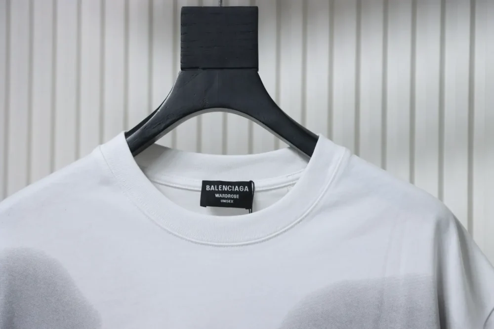 Balenciaga Kurzarmshirt mit melierter Rückseite und mehreren Buchstabenzeilen – Bild 3