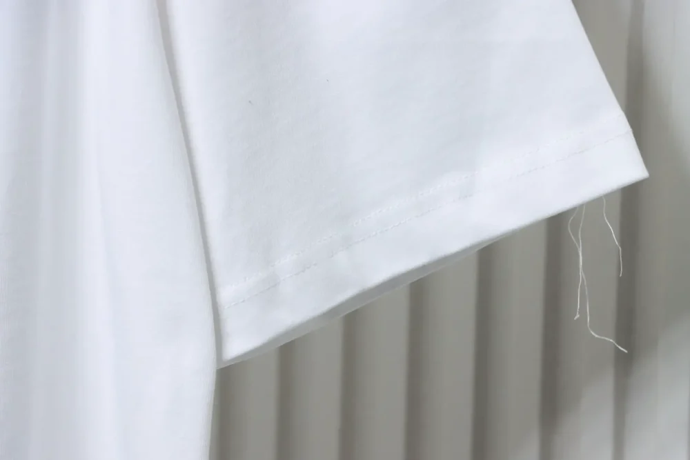 Kurze Ärmel mit überlappendem Hufeisenlogo im Ölgemälde-Stil – Bild 17