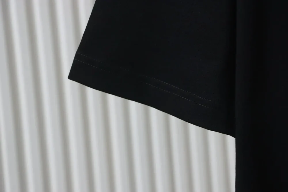 Kurze Ärmel mit überlappendem Hufeisenlogo im Ölgemälde-Stil – Bild 9