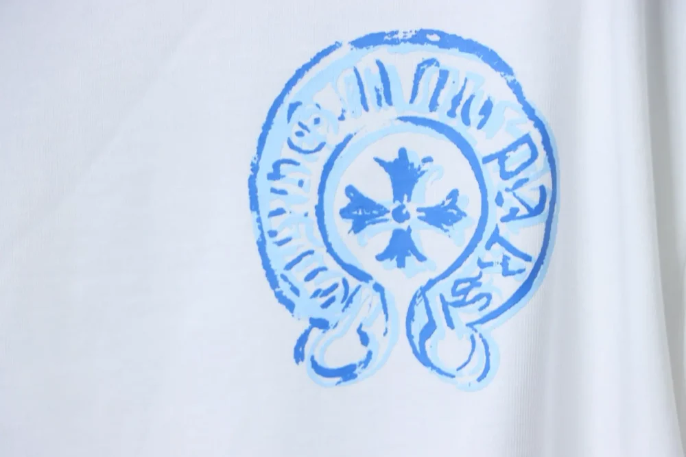 Kurze Ärmel mit überlappendem Hufeisenlogo im Ölgemälde-Stil – Bild 19