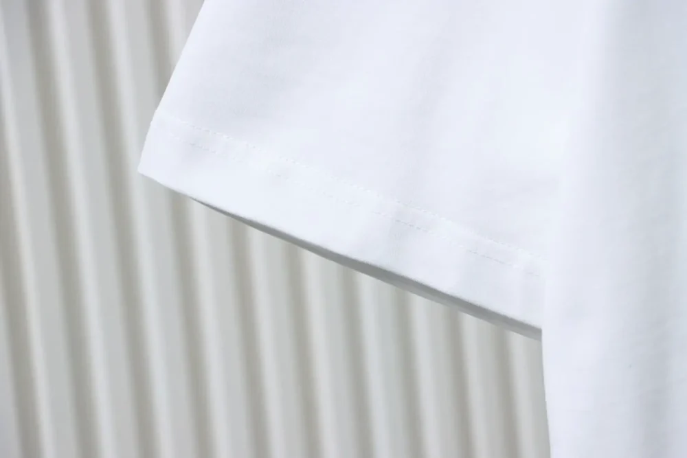 Kurze Ärmel mit überlappendem Hufeisenlogo im Ölgemälde-Stil – Bild 18