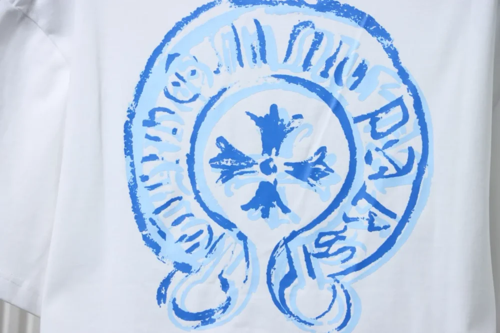 Kurze Ärmel mit überlappendem Hufeisenlogo im Ölgemälde-Stil – Bild 20