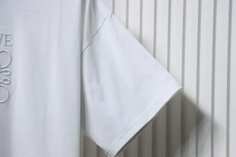 Kurze Ärmel mit verstecktem gesticktem Logo – Bild 14
