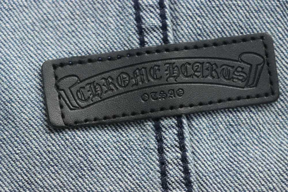 Langärmlige Jacke mit aufgesetzter Kapuze und halbem Reißverschluss – Bild 11