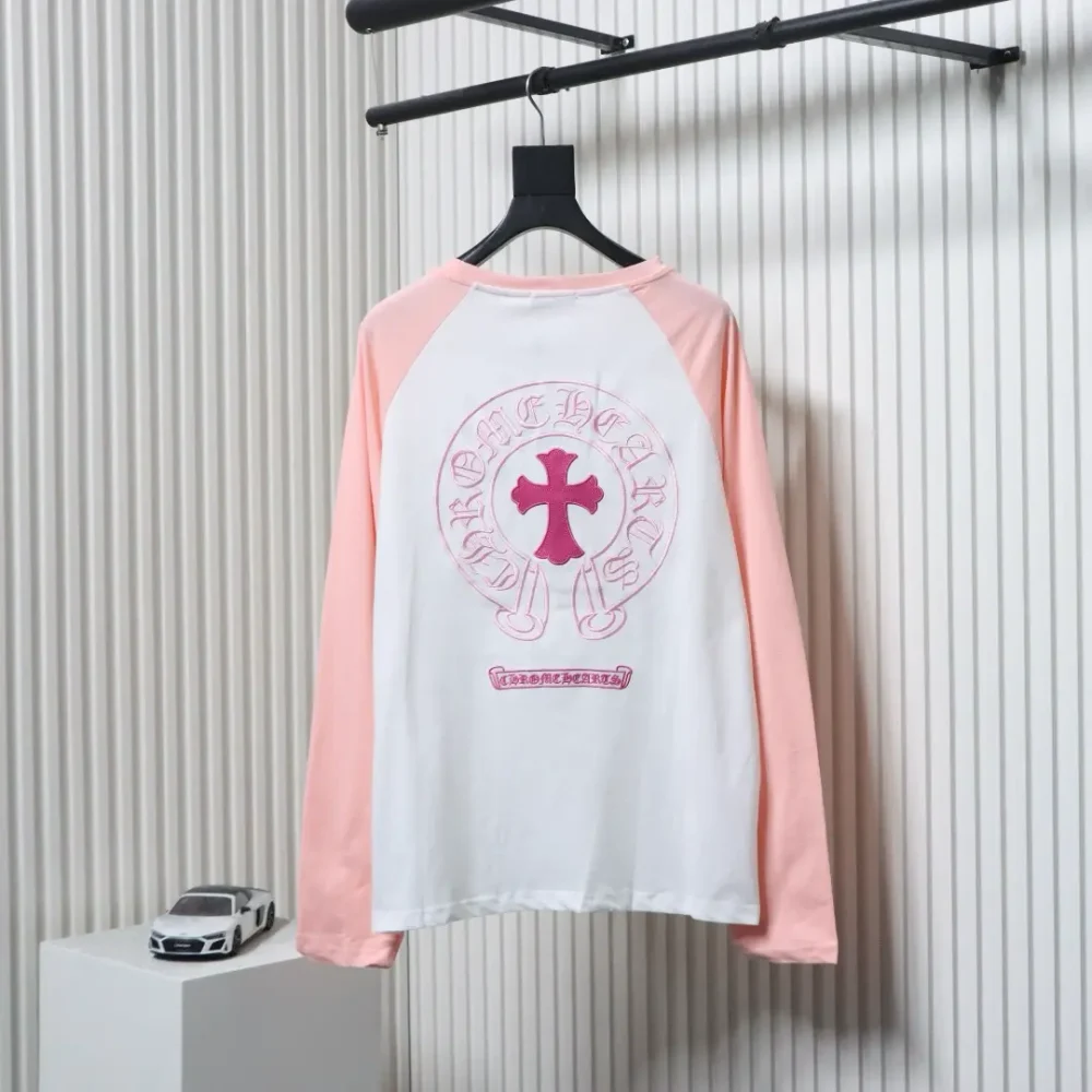 Langärmliges T-Shirt mit besticktem Hufeisen-Patchwork