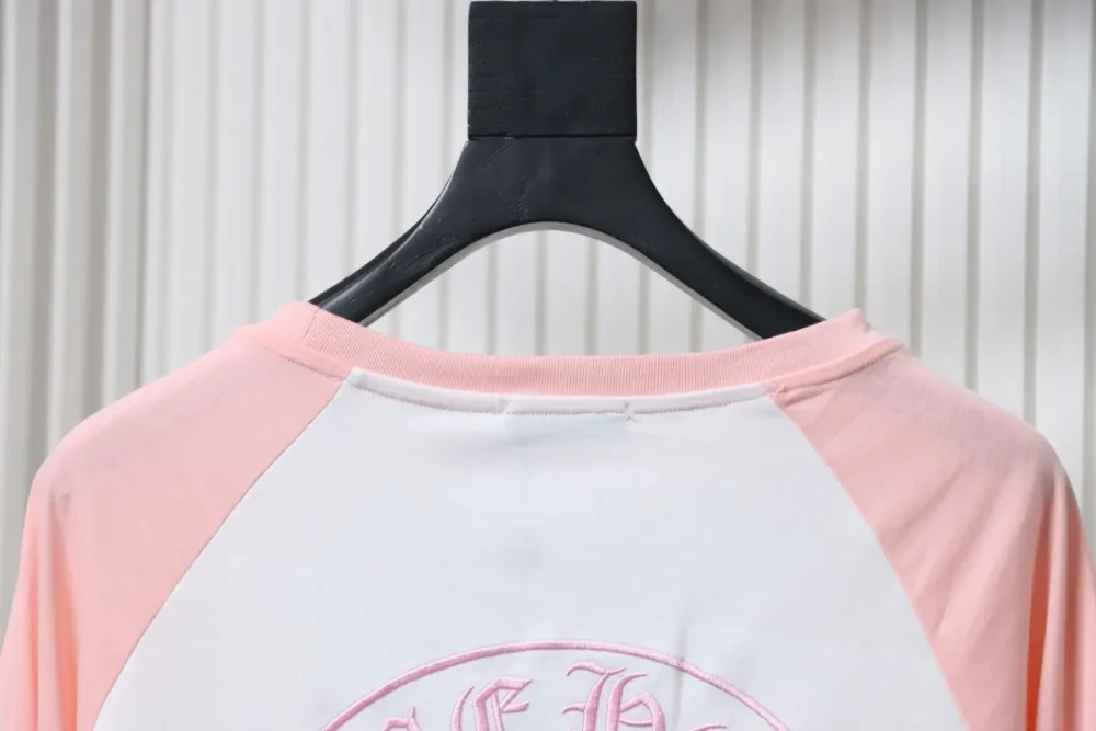 Langärmliges T-Shirt mit besticktem Hufeisen-Patchwork – Bild 4