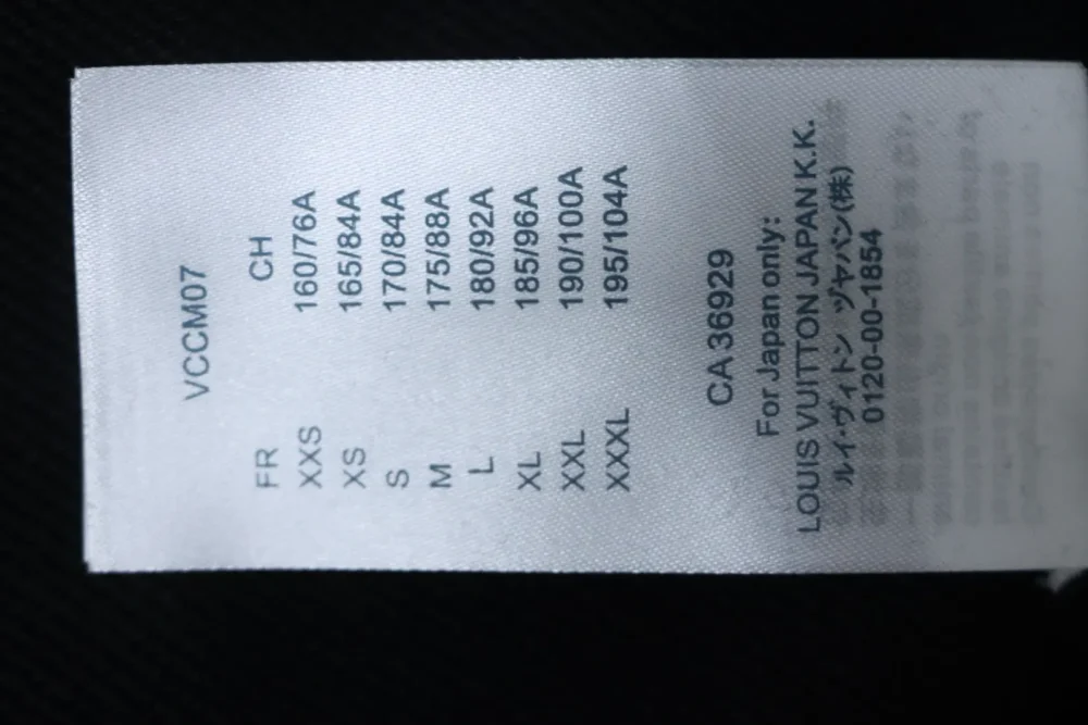 Langarm-T-Shirt mit Rundhalsausschnitt und Monogramm-Nähten – Bild 10